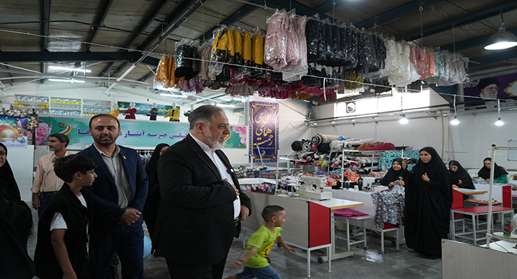 افتتاح واحد تولیدی همای رحمت، مشهد، اردیبهشت ماه سال1404، بنیاد بین‌المللی خیریه آبشار عاطفه‌ها، محمدجواد فولاد ،مدیرعامل بنیاد بین‌المللی خیریه آبشار عاطفه‌ها در کنار مسؤول مشارکت‌های مردمی سازمان بهزیستی و معاون کمیته امداد امام خمینی خراسان رضوی